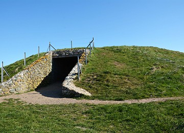 Entrance to Barclowedd Y Glawes burial chamber