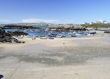 Porth Diana tide out