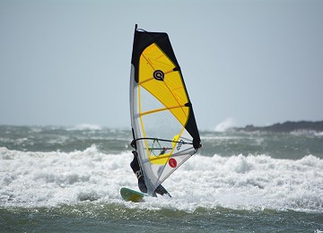 Windsurfer coming back to shore